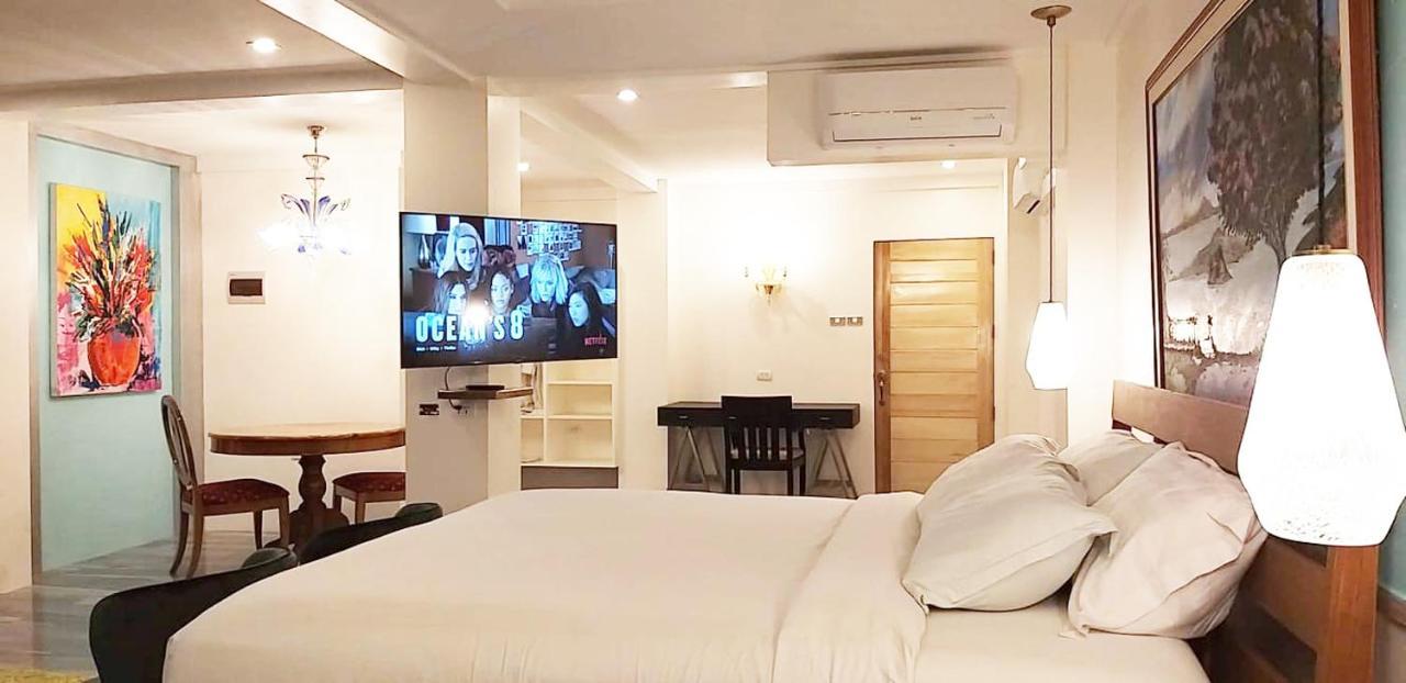 The Carmelence View Bed & Breakfast Tagaytay City Bagian luar foto
