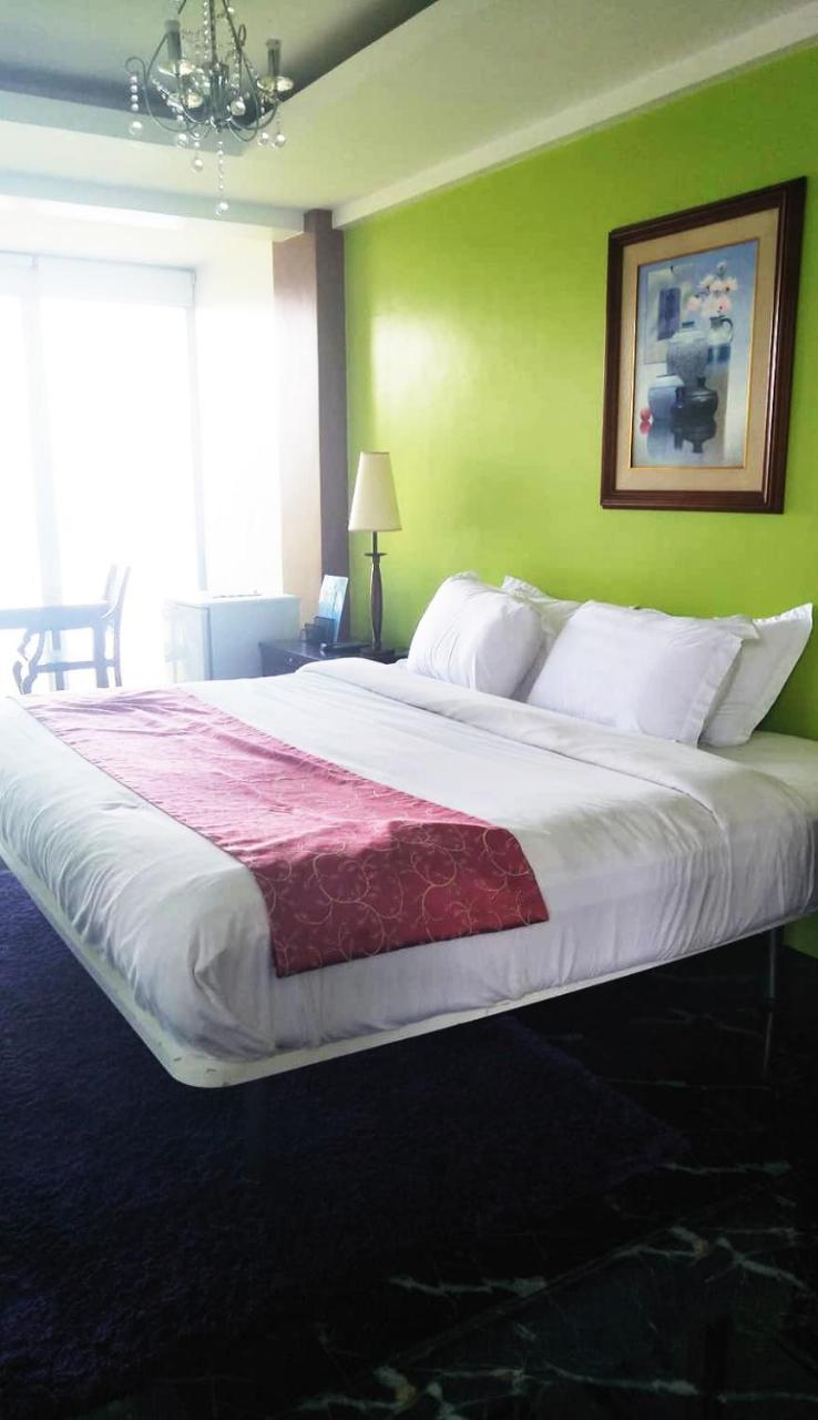 The Carmelence View Bed & Breakfast Tagaytay City Bagian luar foto